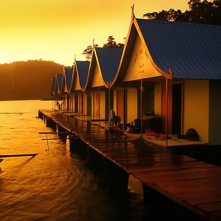 Smiley Lakehouse Phanom Buitenkant foto
