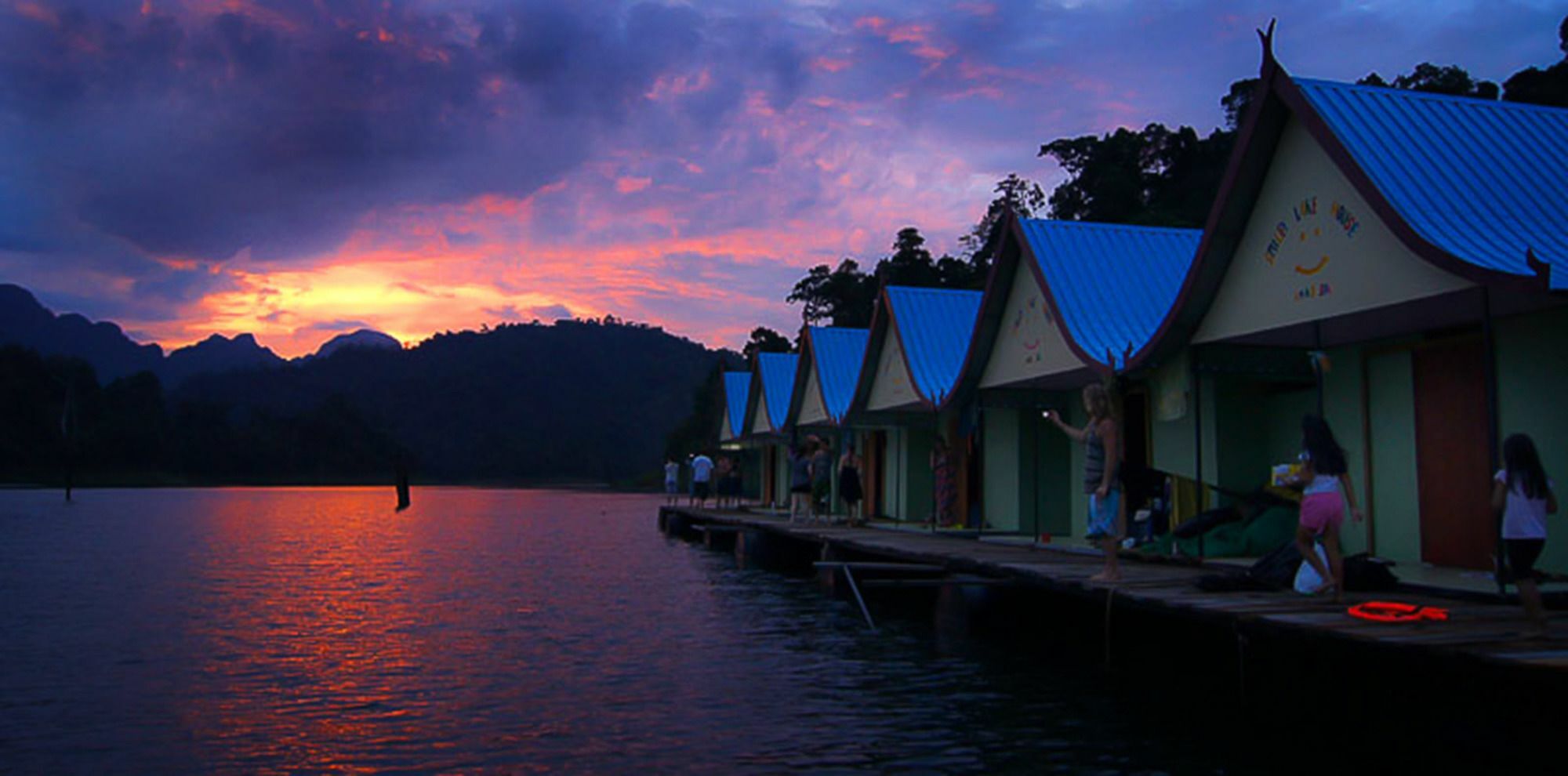 Smiley Lakehouse Phanom Buitenkant foto